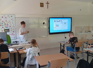Uczymy się od siebie – lekcja prowadzona przez ucznia