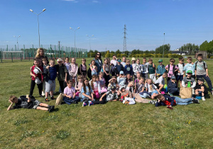 śniadanie na polanie uczniów klasy 1a i 2a
