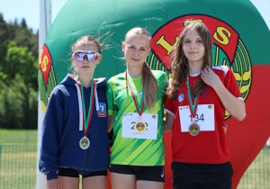 Dziewczęta z medalami