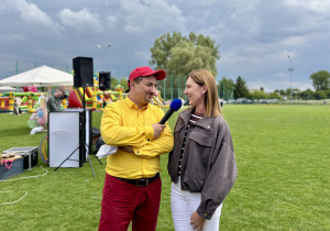 Pani Dyrektor rozmawia z animatorem.