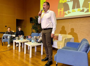 Uczniowie klas VII i VIII na konferencji o działalności młodzieżowych rad