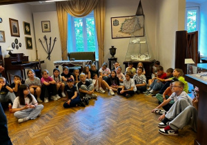 Trzecioklasiści w muzeum S. Żeromskiego.