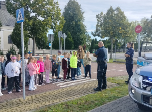 Bezpieczna droga do szkoły – spotkanie uczniów klas pierwszych z policjantami