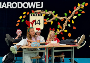 Uczniowie podczas występu