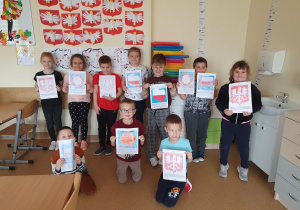 klasa I b z pracami plastycznymi