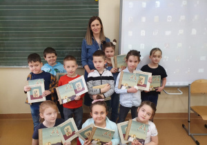 Z książką bliżej do mądrości 3