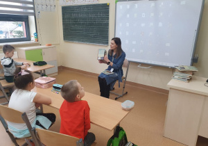 Z książką bliżej do mądrości 4