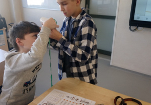 Uczniowie klasy 4a szukają wartości liczby Pi
