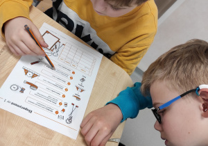 Uczniowie klasy 6 szukają wartości liczby Pi - eksperyment matematyczny