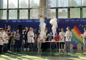 Eksperymenty chemiczne, klasy 8 pod opieką p. Natalii Perońskiej (2)