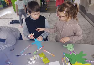 międzyklasowa praca przy zajączkach wielkanocnych