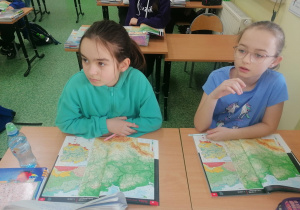 Praca uczniów z mapą
